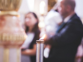 Adulte, puis-je être baptisé, communier et préparer la confirmation ?